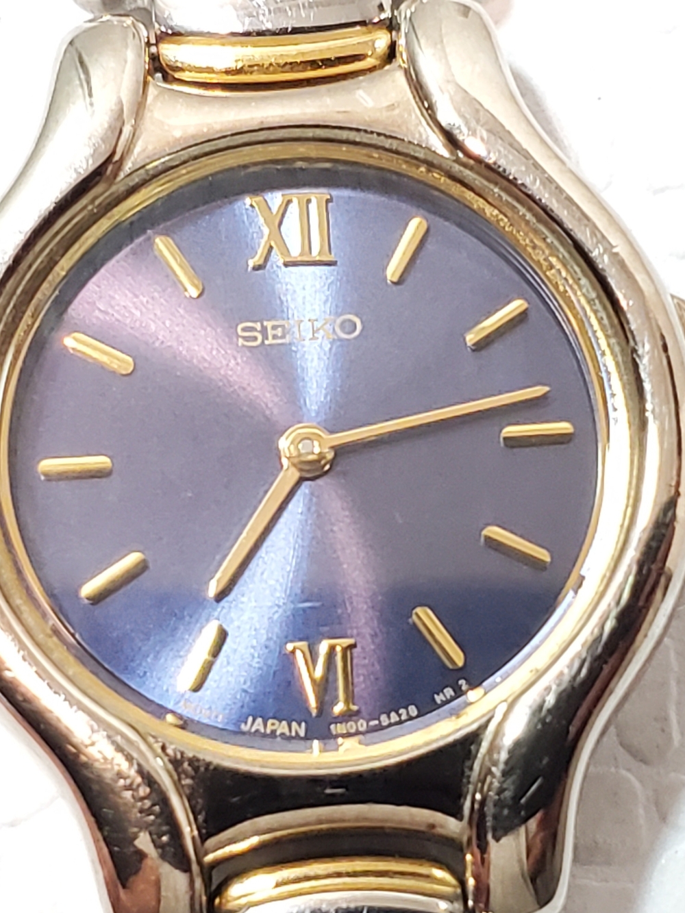 Vintage Seiko Women's Gold Tone Stainless Steel Watch Blue Dial Roman Numerals
